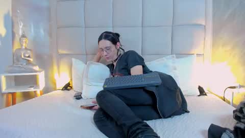 Keira Hecate online show from December 3, 8:07 pm