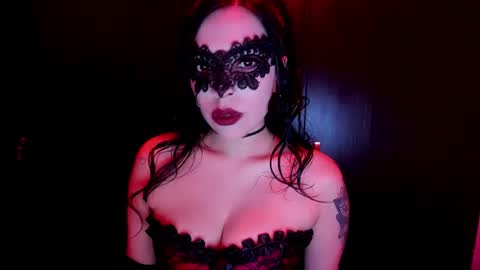 Snapshot of hecate_and_crow chatting on October 31, 6:47 am   online show from October 31, 6:47 am