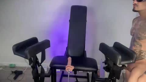 Snapshot of hectorramirezxxx chatting on March 2, 8:18 pm LockedThug online show from March 2, 8:18 pm