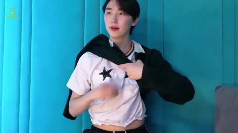 HEEJIN online show from September 22, 8:11 pm