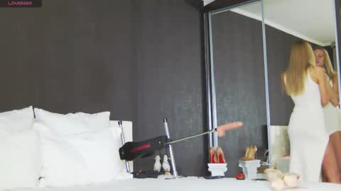 Helen online show from November 29, 2:14 am