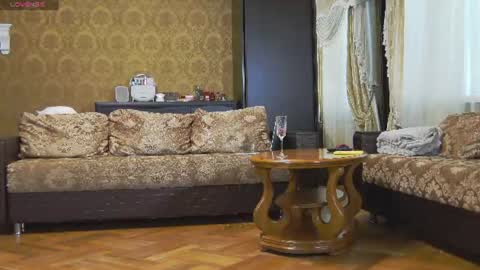 Snapshot of hefner_girl chatting on June 23, 1:20 pm Helen online show from June 23, 1:20 pm