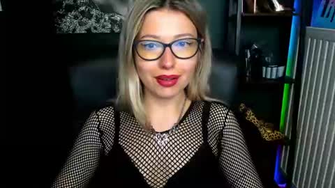 Snapshot of heidi_pleasure chatting on July 20, 11:01 am Heidi online show from July 20, 11:01 am