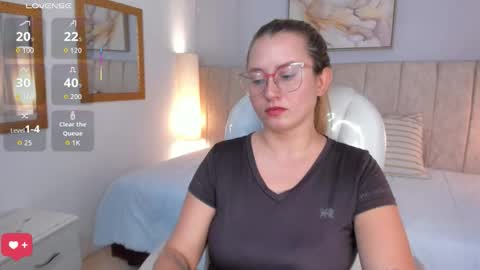 Snapshot of heidishayk chatting on February 7, 12:20 pm ANTARA REY online show from February 7, 12:20 pm