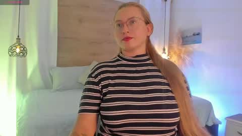 Snapshot of heidishayk chatting on March 24, 7:08 pm ANTARA REY online show from March 24, 7:08 pm