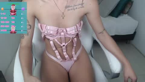 Snapshot of heidy_hoiss chatting on December 18, 11:19 pm Heidy online show from December 18, 11:19 pm