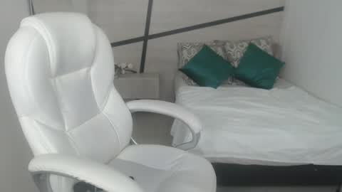 Snapshot of heidy_hoiss chatting on December 22, 5:56 am Heidy online show from December 22, 5:56 am