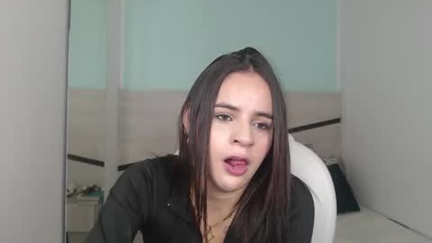 Snapshot of heidy_hoiss chatting on December 23, 8:36 pm Heidy online show from December 23, 8:36 pm