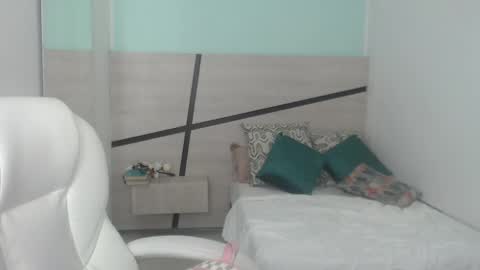 Snapshot of heidy_hoiss chatting on December 24, 10:17 pm Heidy online show from December 24, 10:17 pm