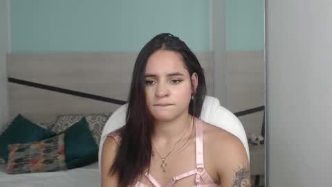 Snapshot of heidy_hoiss chatting on January 7, 5:53 pm Heidy online show from January 7, 5:53 pm