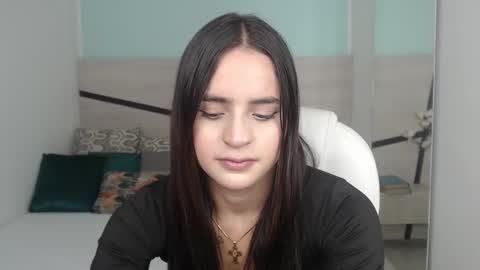 Snapshot of heidy_hoiss chatting on February 8, 8:21 pm Heidy online show from February 8, 8:21 pm