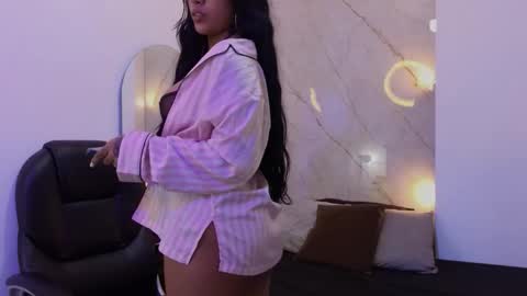 Snapshot of heilyn_ross chatting on February 20, 6:26 am Heilyn online show from February 20, 6:26 am