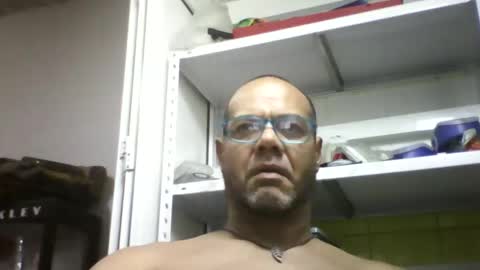 Snapshot of heistt chatting on October 14, 8:20 pm Heist Stein online show from October 14, 8:20 pm