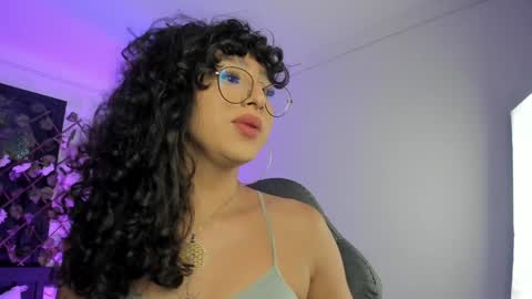 Heka Prudence online show from December 9, 3:18 am