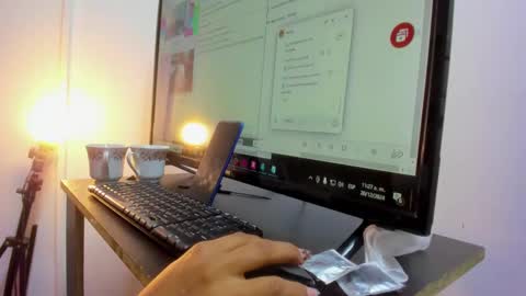 Snapshot of heleenhott_ chatting on December 20, 4:25 pm hellen online show from December 20, 4:25 pm