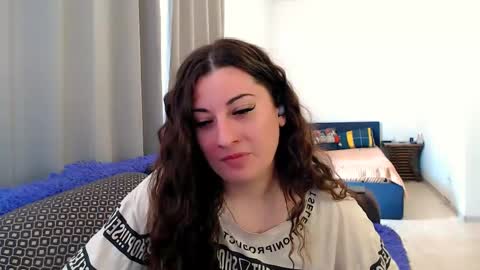 Snapshot of helen_adams_ chatting on June 2, 6:48 am helen_adams_ online show from June 2, 6:48 am