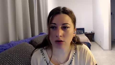 helen_adams_ online show from June 18, 5:51 am