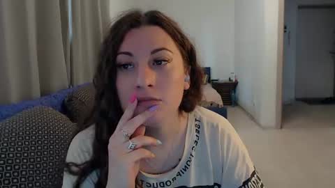 helen_adams_ online show from June 29, 7:58 am