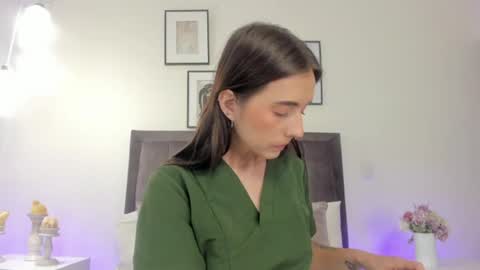 Snapshot of helen_mooree chatting on June 18, 12:53 pm Helen online show from June 18, 12:53 pm