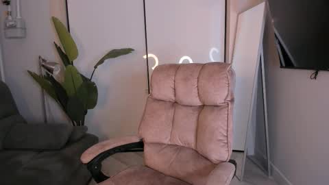 Helen online show from December 4, 6:49 pm