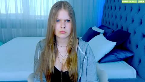 Snapshot of helena_tvs chatting on May 25, 9:37 am Helena online show from May 25, 9:37 am