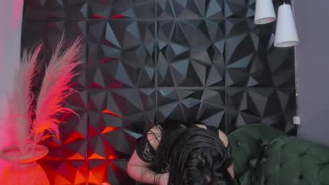 Helena Saenz online show from December 15, 12:20 pm