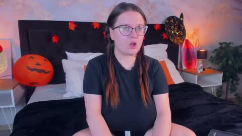 helendanvers online show from October 23, 9:46 pm