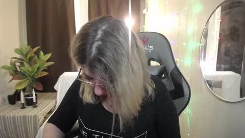 helenenigma online show from January 25, 5:18 am