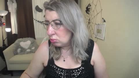 helenenigma online show from November 3, 7:26 pm