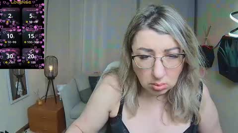 Snapshot of helenenigma chatting on May 14, 6:37 pm helenenigma online show from May 14, 6:37 pm
