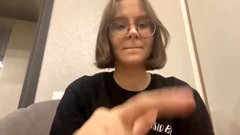 Vicky online show from April 19, 8:00 pm