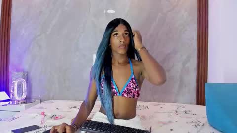 Snapshot of helenjhons chatting on January 8, 6:43 pm helenjhons online show from January 8, 6:43 pm