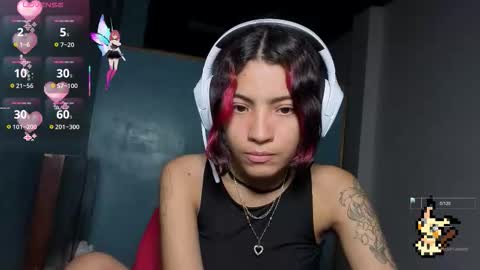 Snapshot of helia_n_amy chatting on October 21, 6:36 am Helia Transfem and Amy online show from October 21, 6:36 am