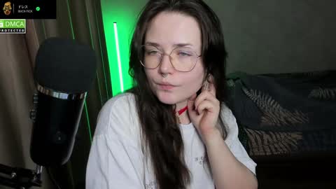 Red online show from December 8, 6:39 pm