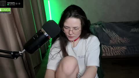 Red online show from December 8, 9:41 pm