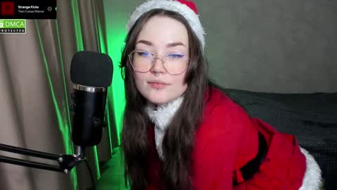 Red online show from December 24, 5:55 pm