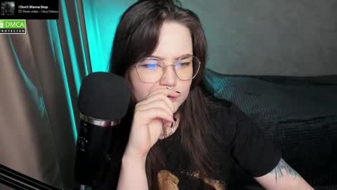 Red online show from February 1, 10:02 pm