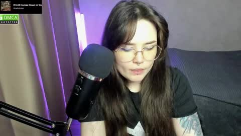 Red online show from February 13, 9:06 pm