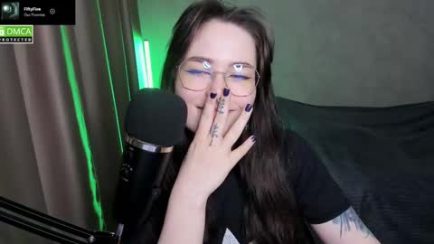 Red online show from February 19, 9:25 pm