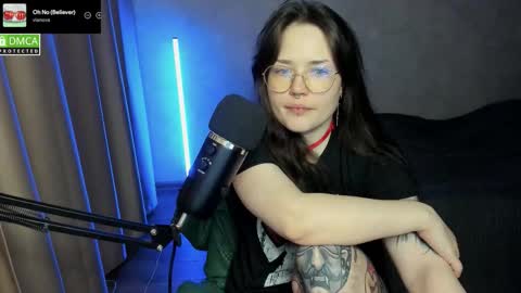 Red online show from September 14, 7:02 pm