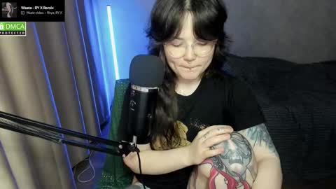 Red online show from November 17, 6:14 pm