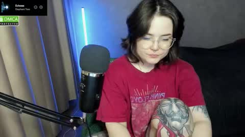 Red online show from December 17, 6:47 pm