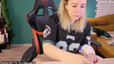 Snapshot of hell_l0ve chatting on February 9, 2:21 pm Anastasiia online show from February 9, 2:21 pm