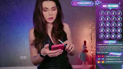 Snapshot of hell_on_heels_ chatting on February 24, 9:40 am - show loyalty and subscribe - online show from February 24, 9:40 am