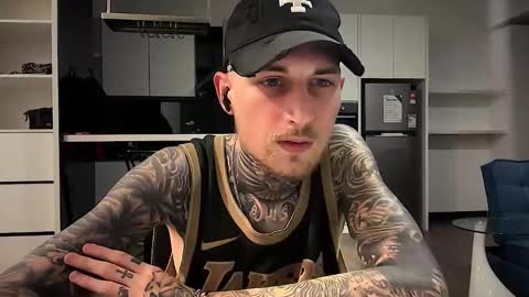 Snapshot of hellacozy chatting on February 9, 1:37 pm hellacozy online show from February 9, 1:37 pm