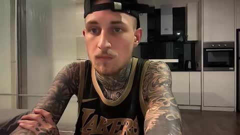 Snapshot of hellacozy chatting on February 18, 9:22 pm hellacozy online show from February 18, 9:22 pm