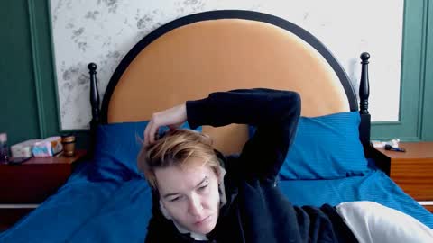 Snapshot of helldollz chatting on October 13, 7:41 am HellDollz online show from October 13, 7:41 am