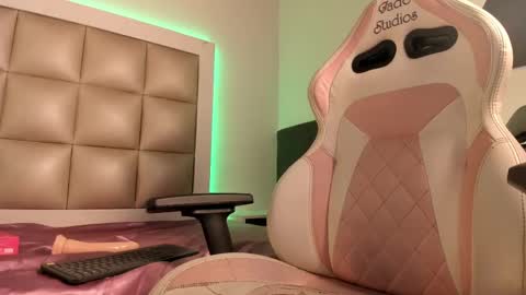 hellen__smith_ online show from September 10, 2:11 am