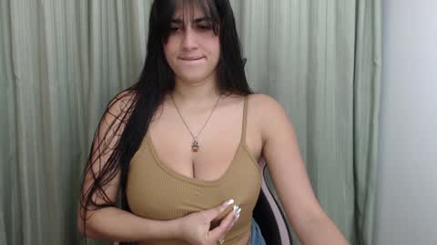 Snapshot of hellen_garcia chatting on December 28, 8:36 pm Hellen online show from December 28, 8:36 pm