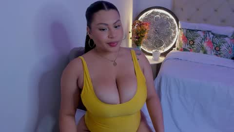 hellenamazing online show from December 5, 3:15 am